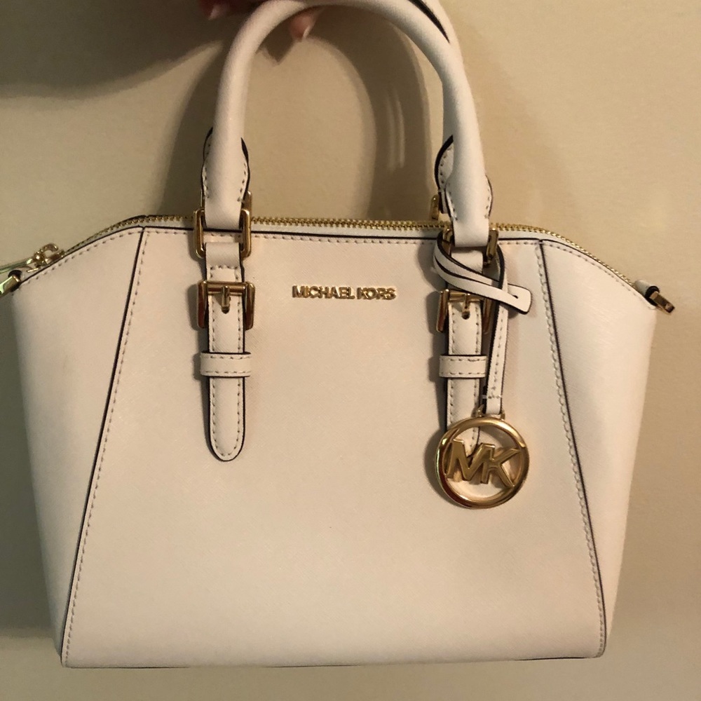 ⭐️Price drop⭐️Michael Kors white and gold satchel!!